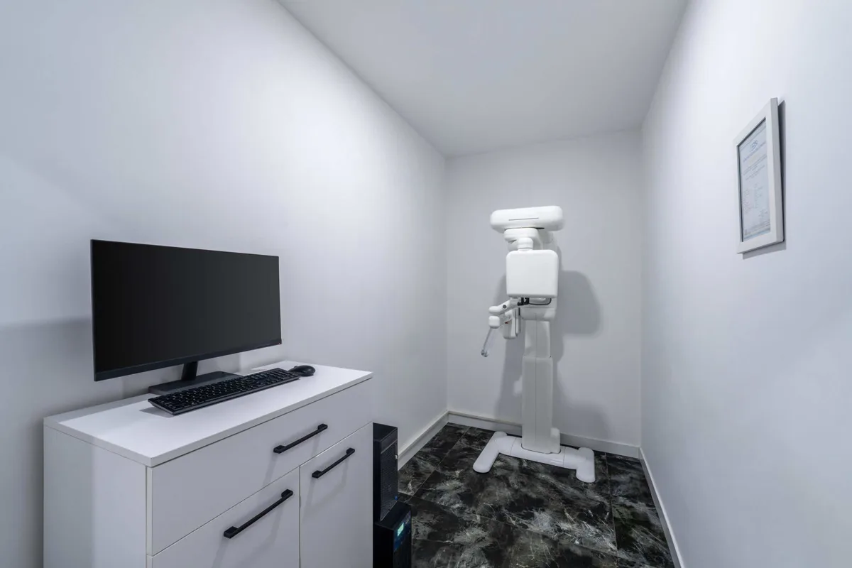The X-ray and 3D scan room at Precious Dental in Antalya